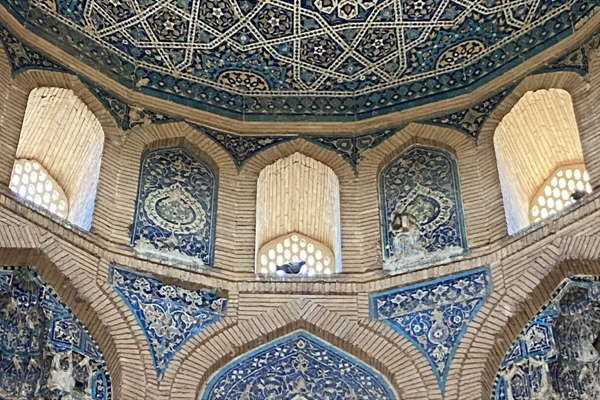 the border to Kunya-Urgench, Turkmenistan
